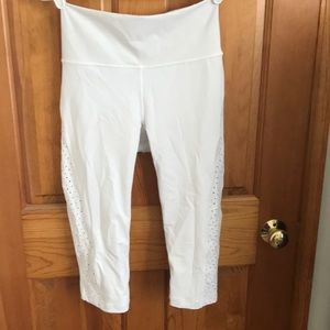 White lulu lemon capri size 6